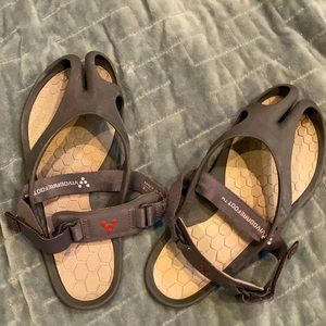 Vivobarefoot Achilles walking sandals new